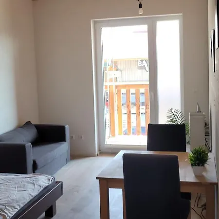 Schoene Drei Zimmerwohnung 아파트 *