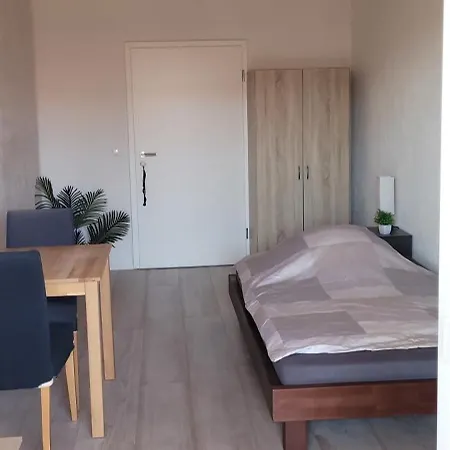 Schoene Drei Zimmerwohnung